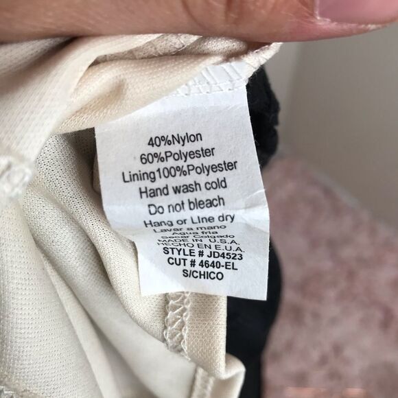 ‎Sheer lace overlay gown - Picture 9 of 10